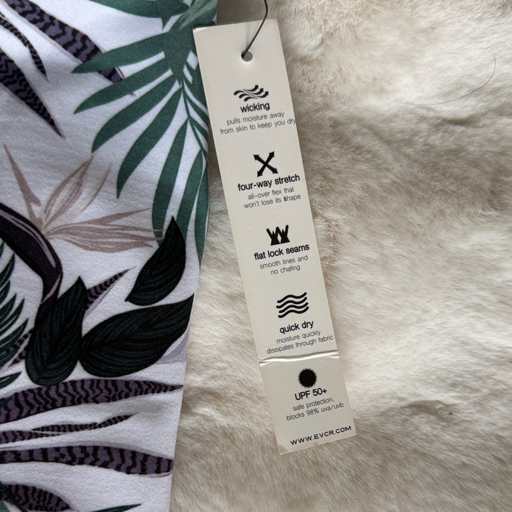 Evolution and Creation Tropical Leaf Print Leggings - Green and Black. 3/4 lgth - Picture 4 of 4